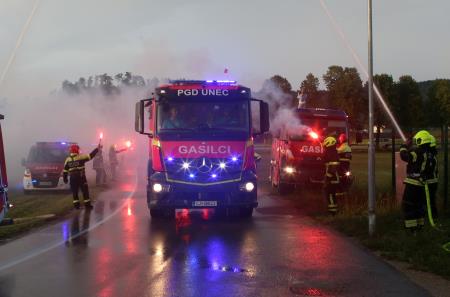 PRIHOD NOVE GASILSKE CISTERNE PGD UNEC 08 FOTO LJUBO VUKELIČ